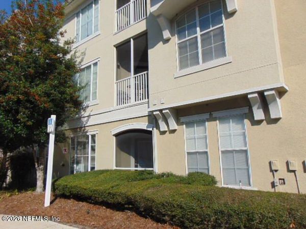 8290 GATE Parkway W, Unit 204, Jacksonville, FL 32216