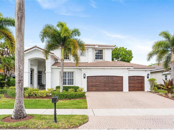 2527 Montclaire Cir, Weston, FL 33327