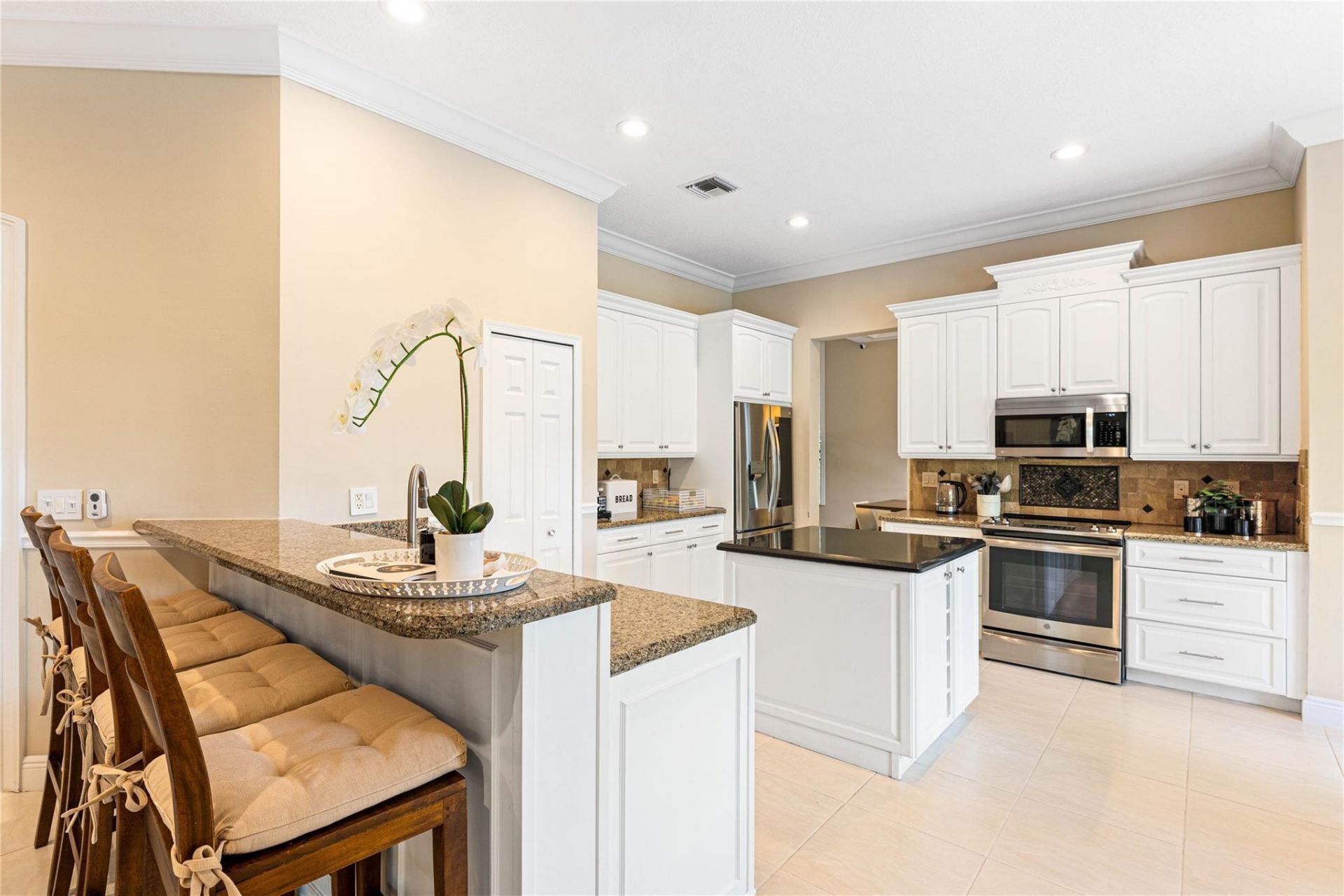 2527 Montclaire Circle, Weston, FL 33327 Photo