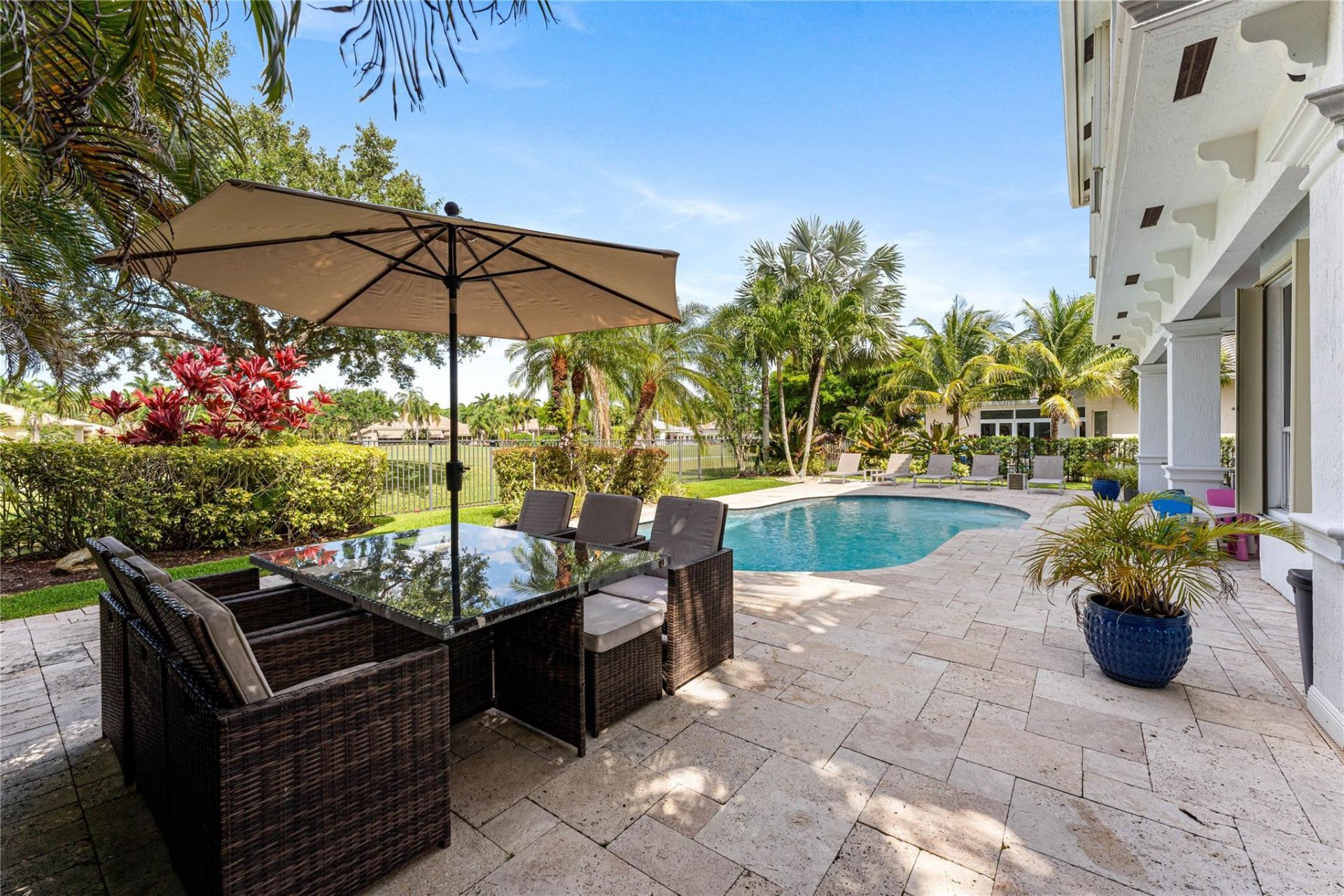 2527 Montclaire Cir, Weston, FL 33327 Photo