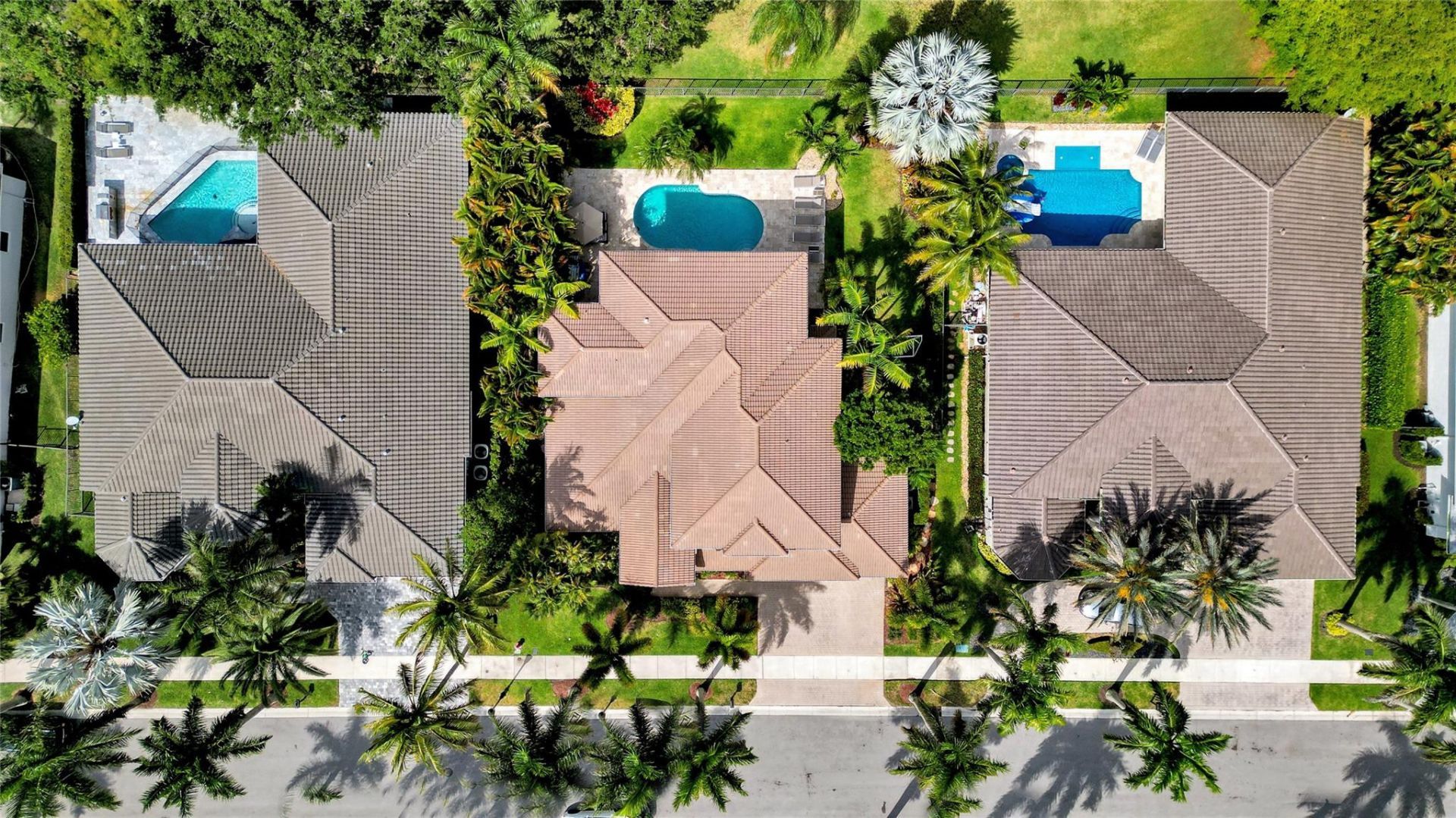 2527 Montclaire Cir, Weston, FL 33327 Photo