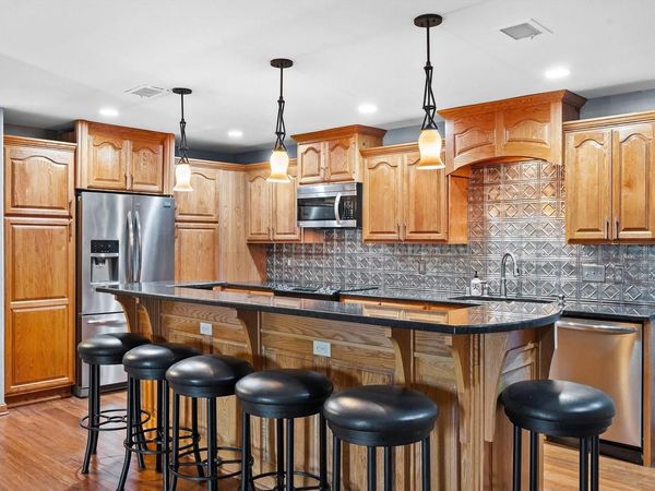 321 Park Hill DRIVE, Unit E, Pewaukee, WI 53072