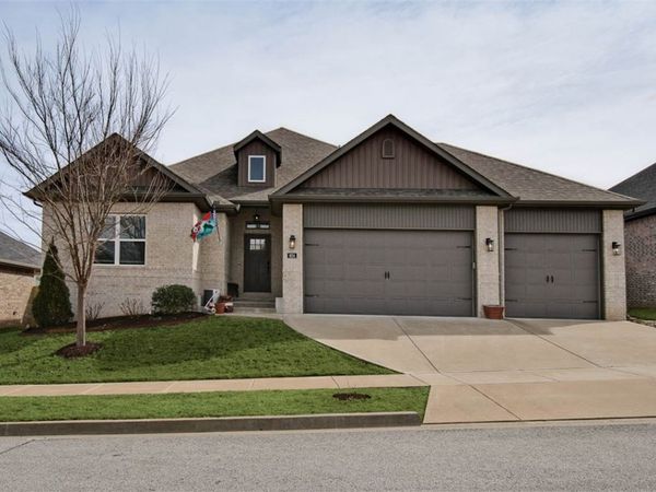 624 N Sabine Pass Road , Fayetteville, AR 72704