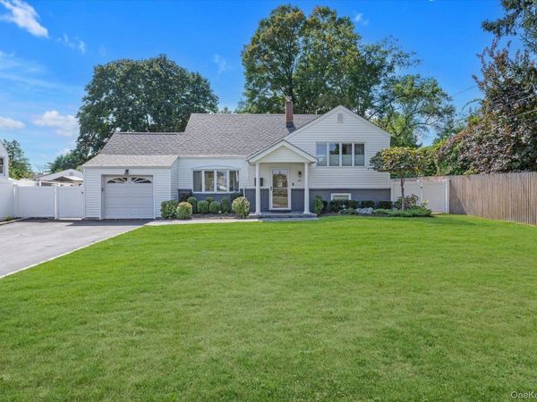 10 Peachtree Lane, Huntington Station, NY 11746