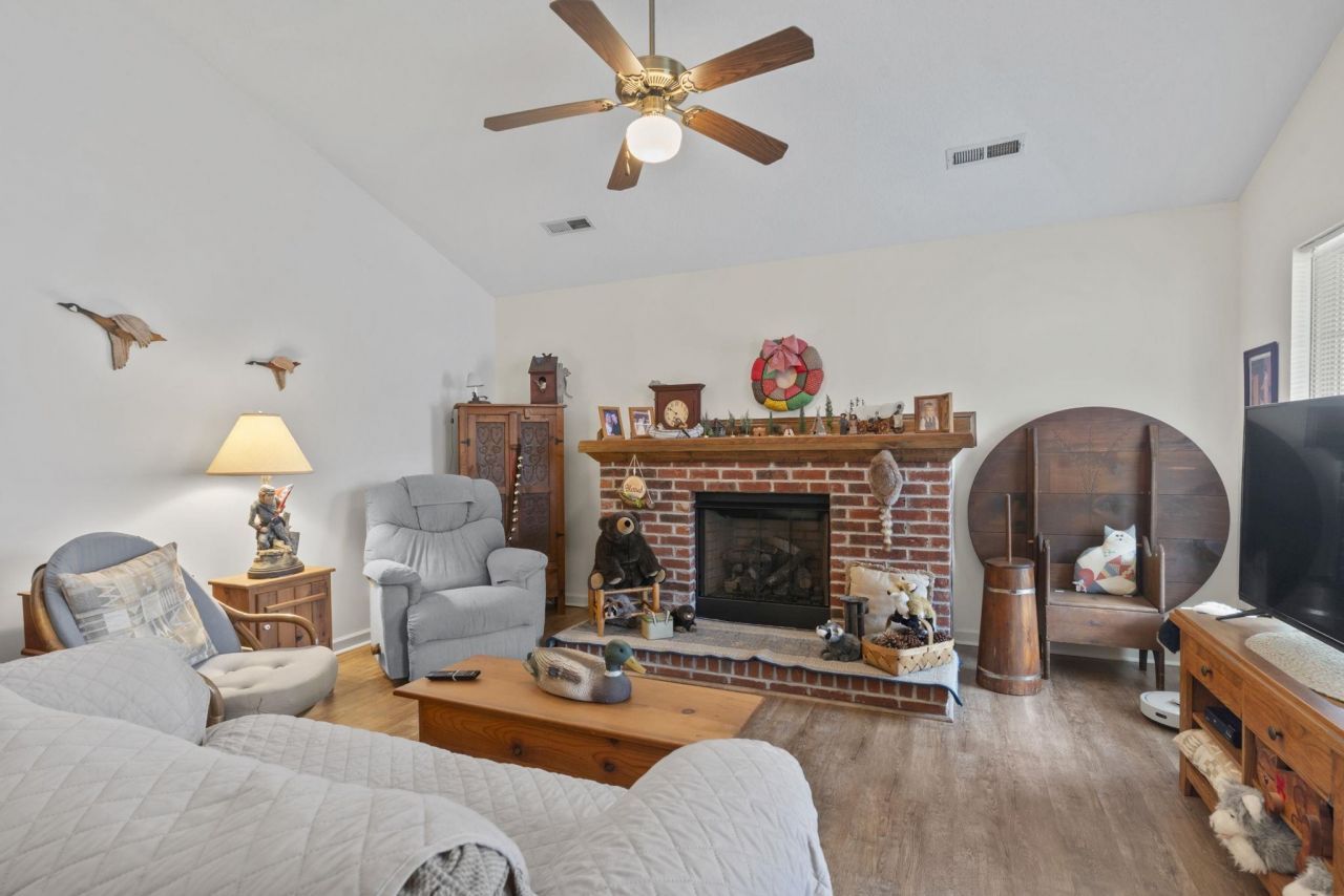 1906 Shell Ct. Photo 5