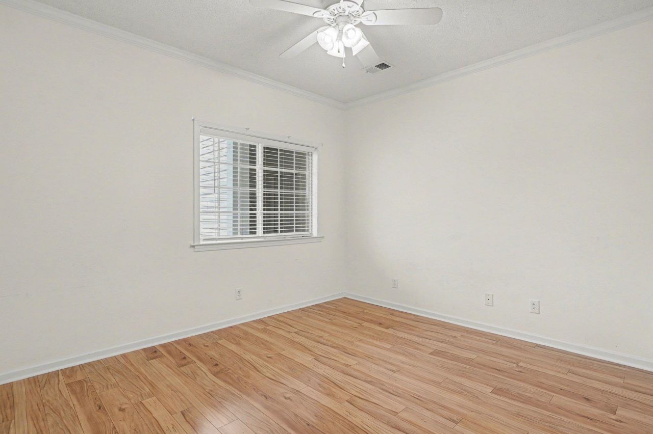 750 Charter Dr.  Photo 12