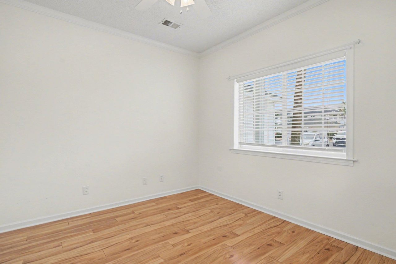 750 Charter Dr.  Photo 13