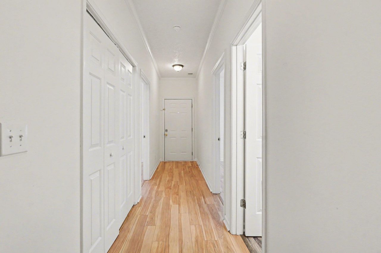 750 Charter Dr.  Photo 16