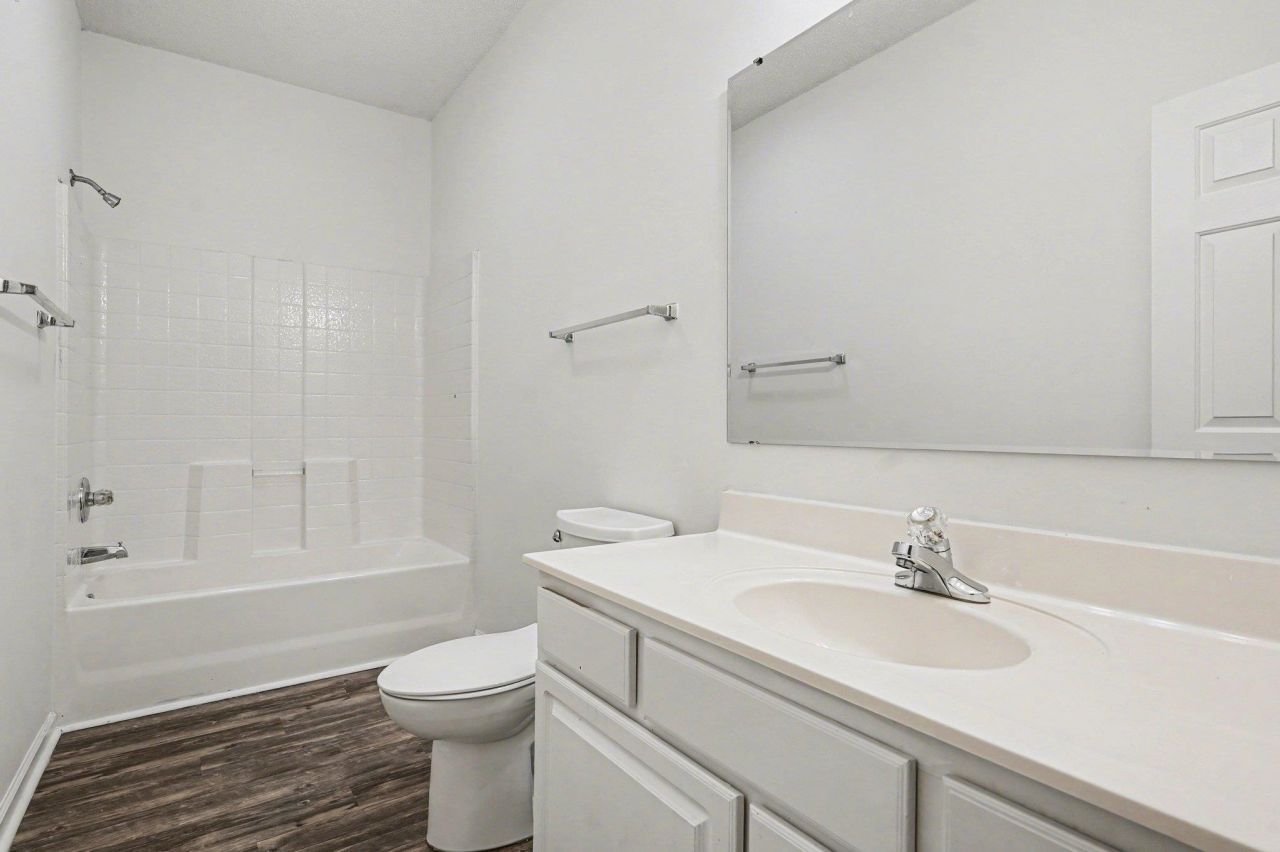 750 Charter Dr.  Photo 20