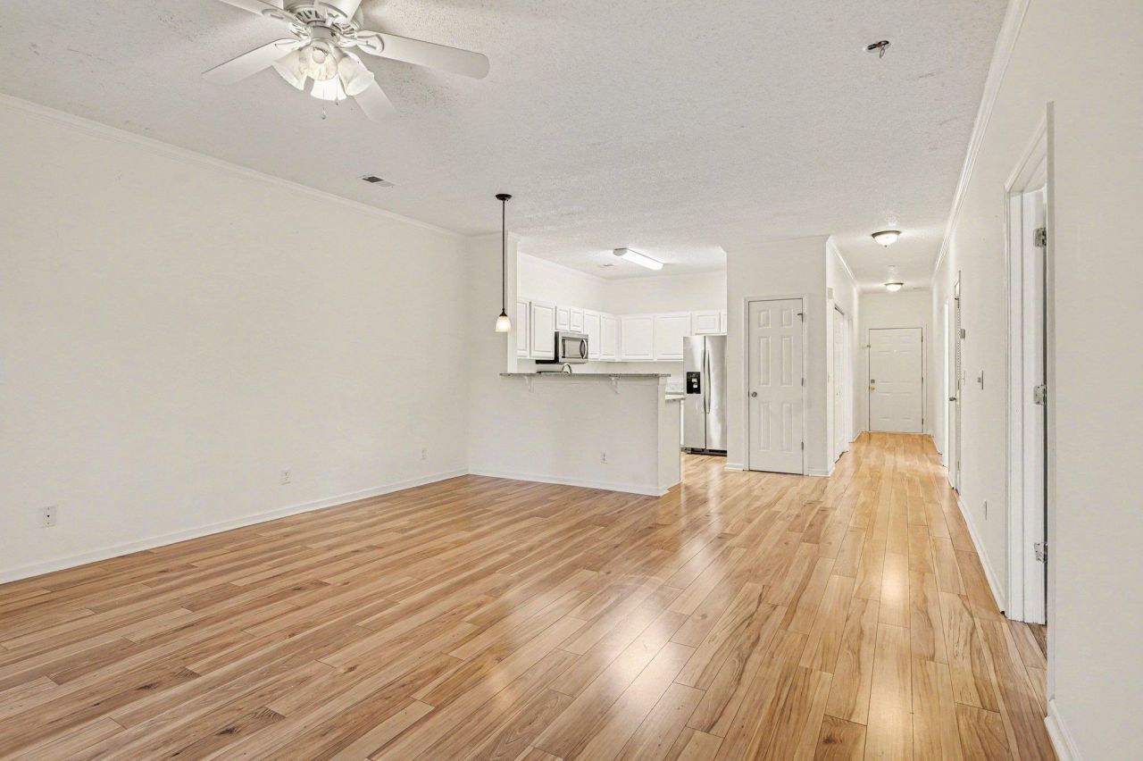 750 Charter Dr.  Photo 4