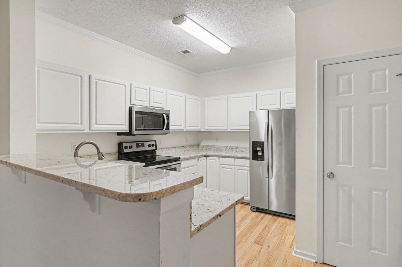 750 Charter Dr.  Photo 6