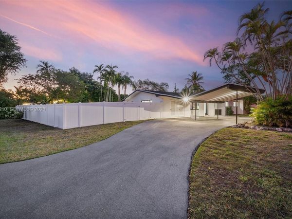 8201 SW 151st St , Palmetto Bay, FL 33158