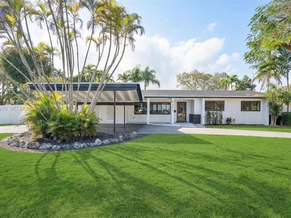 8201 SW 151st St, Palmetto Bay, FL 33158