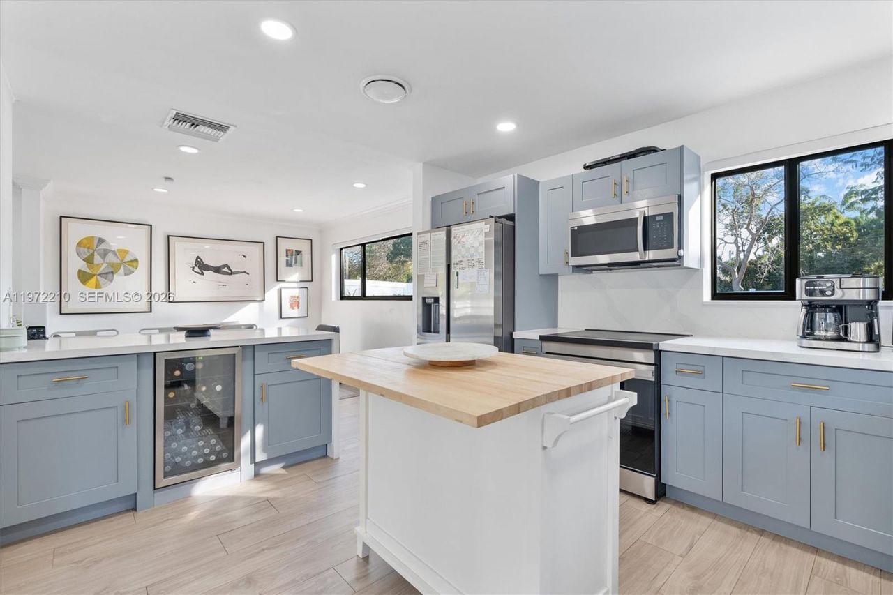 8201 SW 151st St , Palmetto Bay, FL 33158 Photo