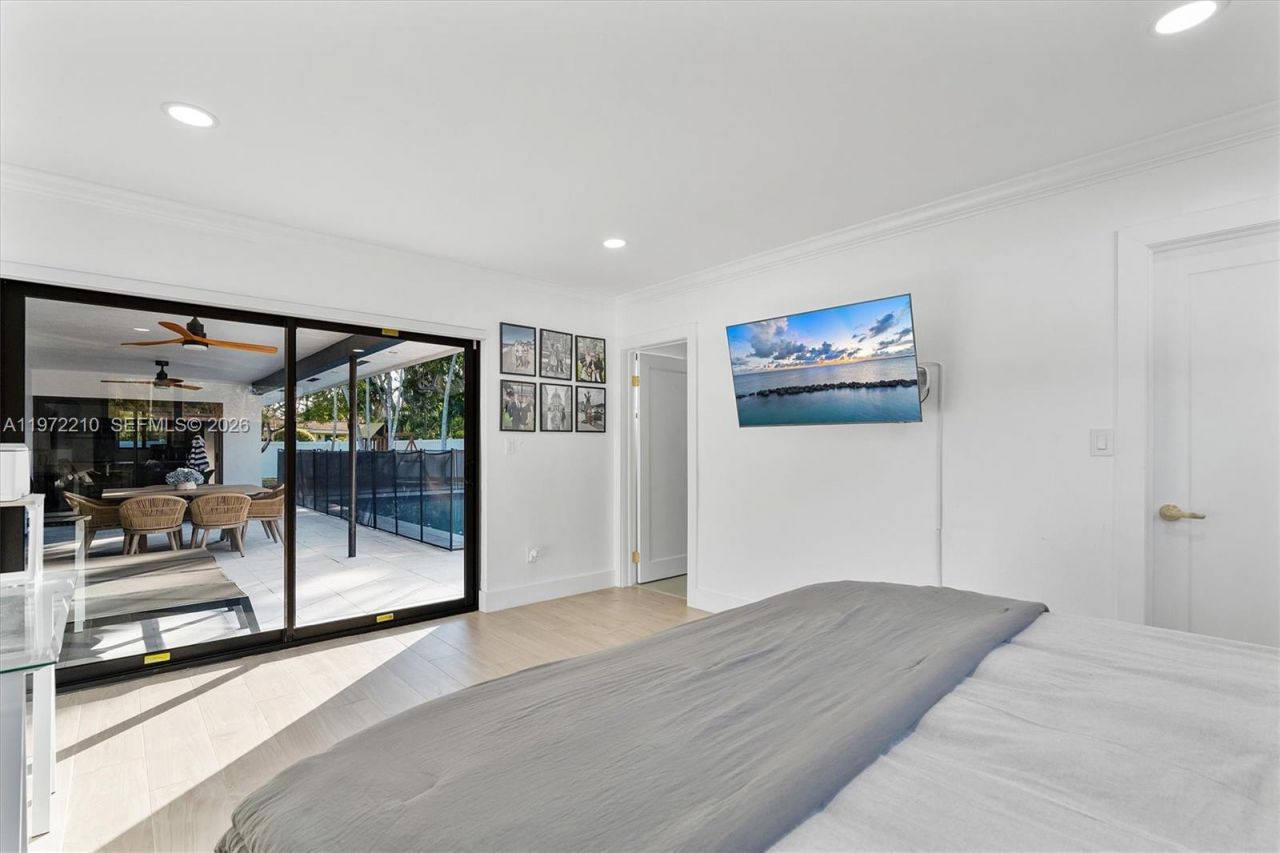 8201 SW 151st St, Palmetto Bay, FL 33158 Photo