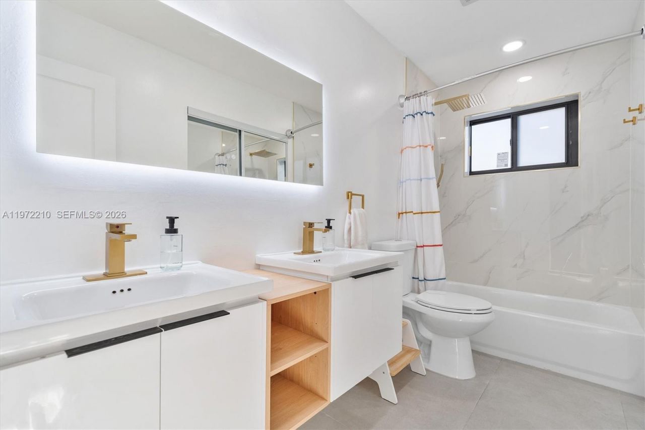 8201 SW 151st St, Palmetto Bay, FL 33158 Photo