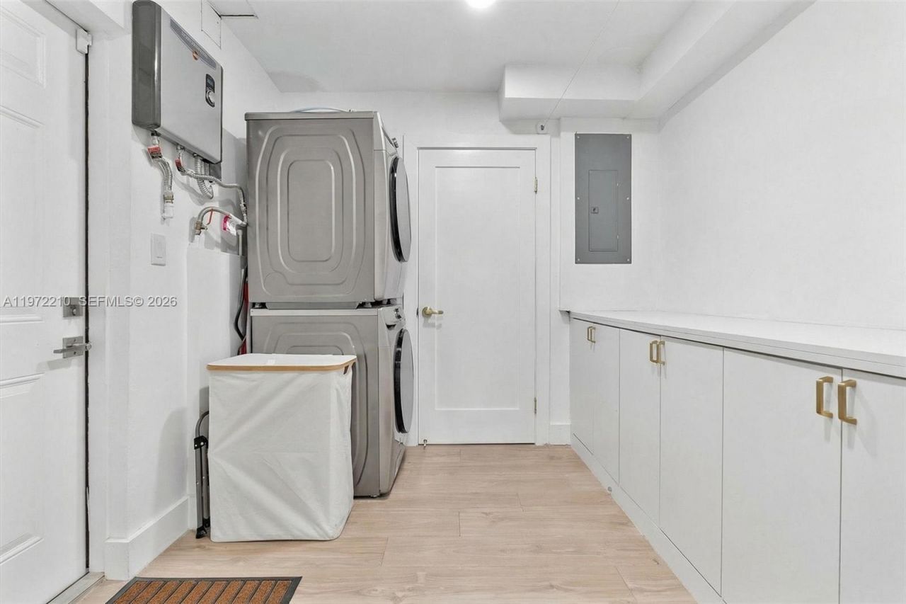 8201 SW 151st St, Palmetto Bay, FL 33158 Photo