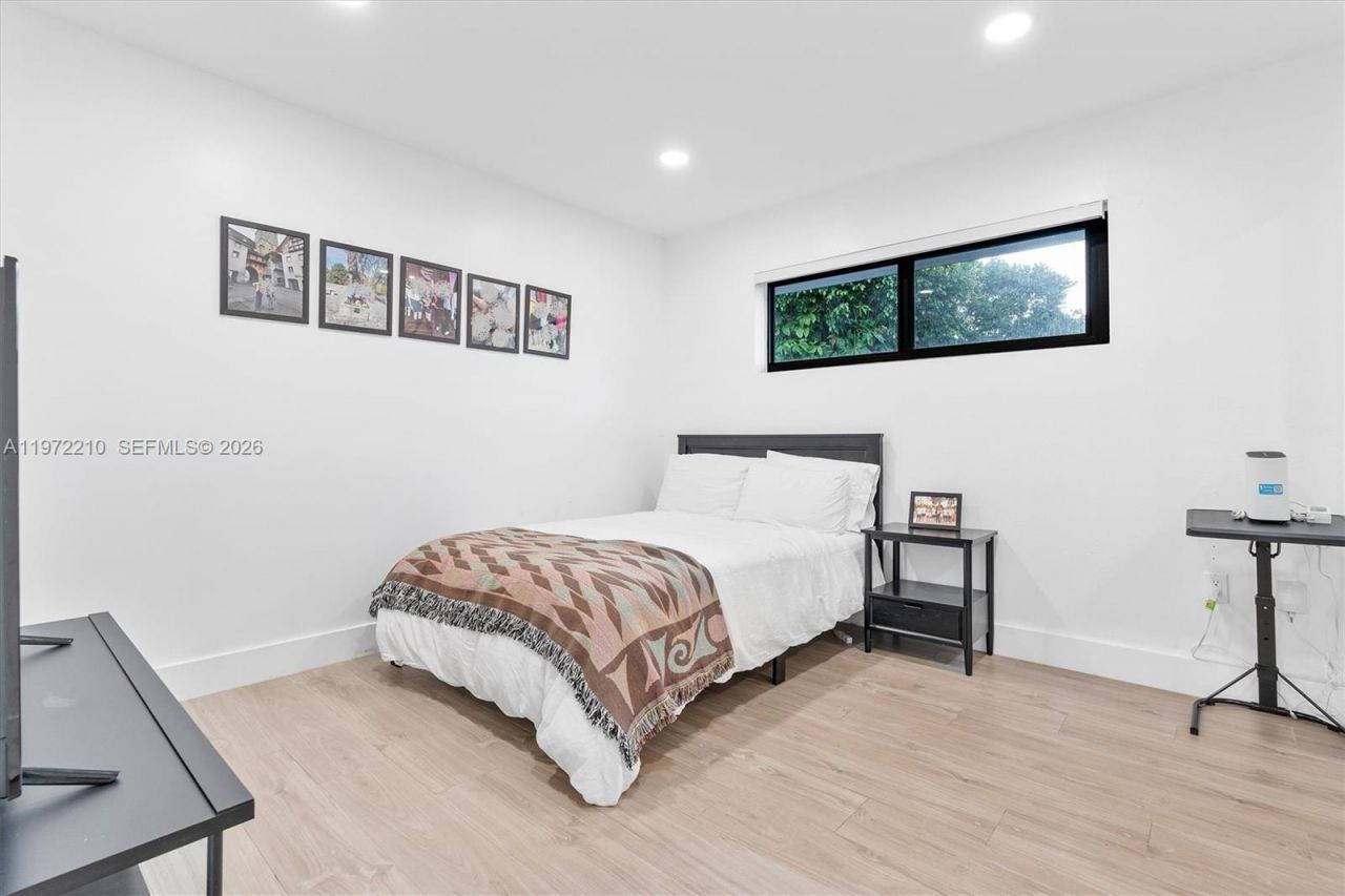 8201 SW 151st St, Palmetto Bay, FL 33158 Photo