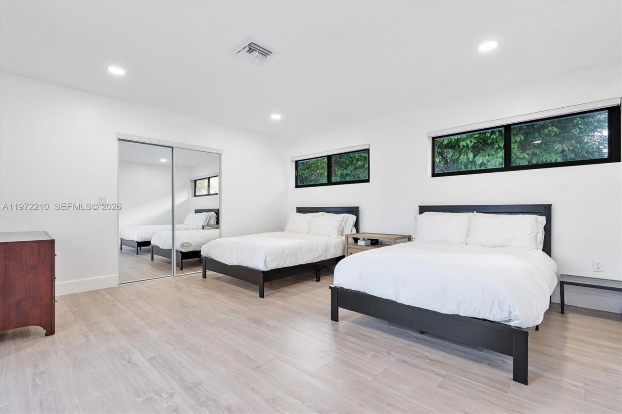 8201 SW 151st St, Palmetto Bay, FL 33158 Photo