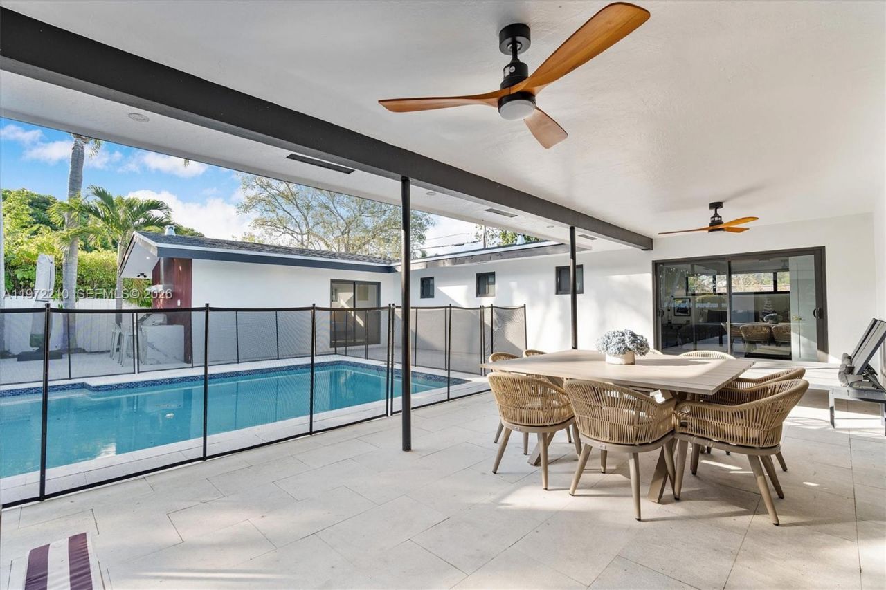 8201 SW 151st St , Palmetto Bay, FL 33158 Photo