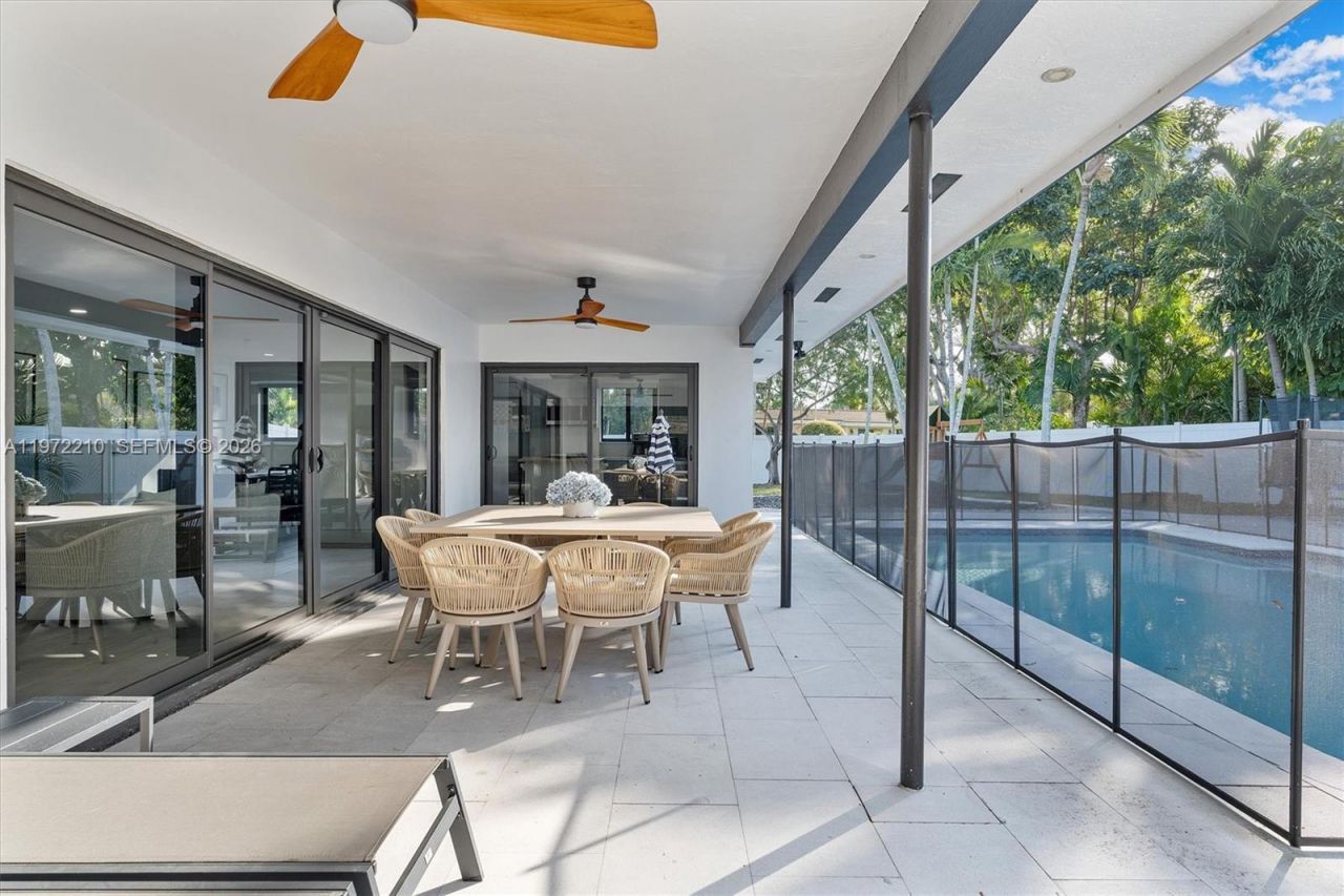 8201 SW 151st St, Palmetto Bay, FL 33158 Photo