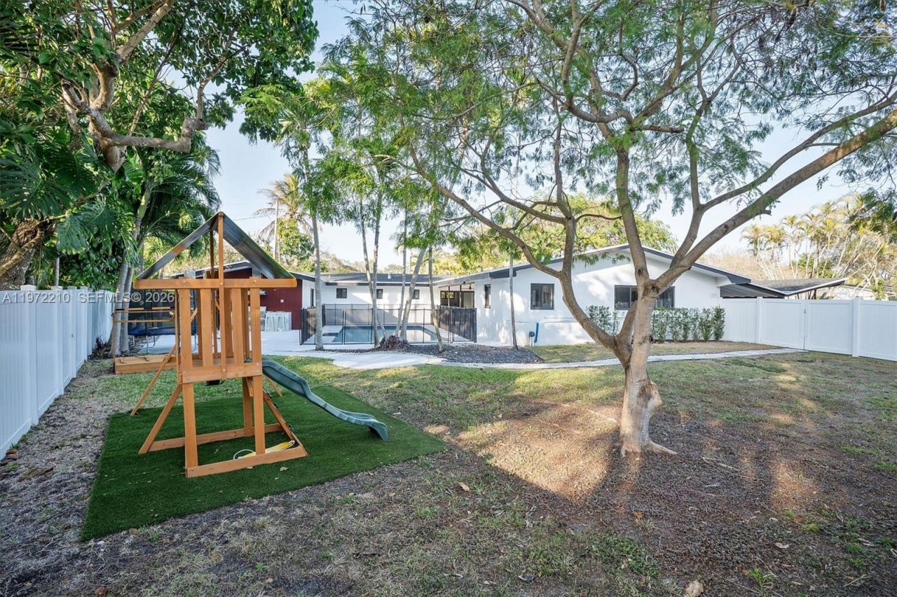 8201 SW 151st St , Palmetto Bay, FL 33158 Photo