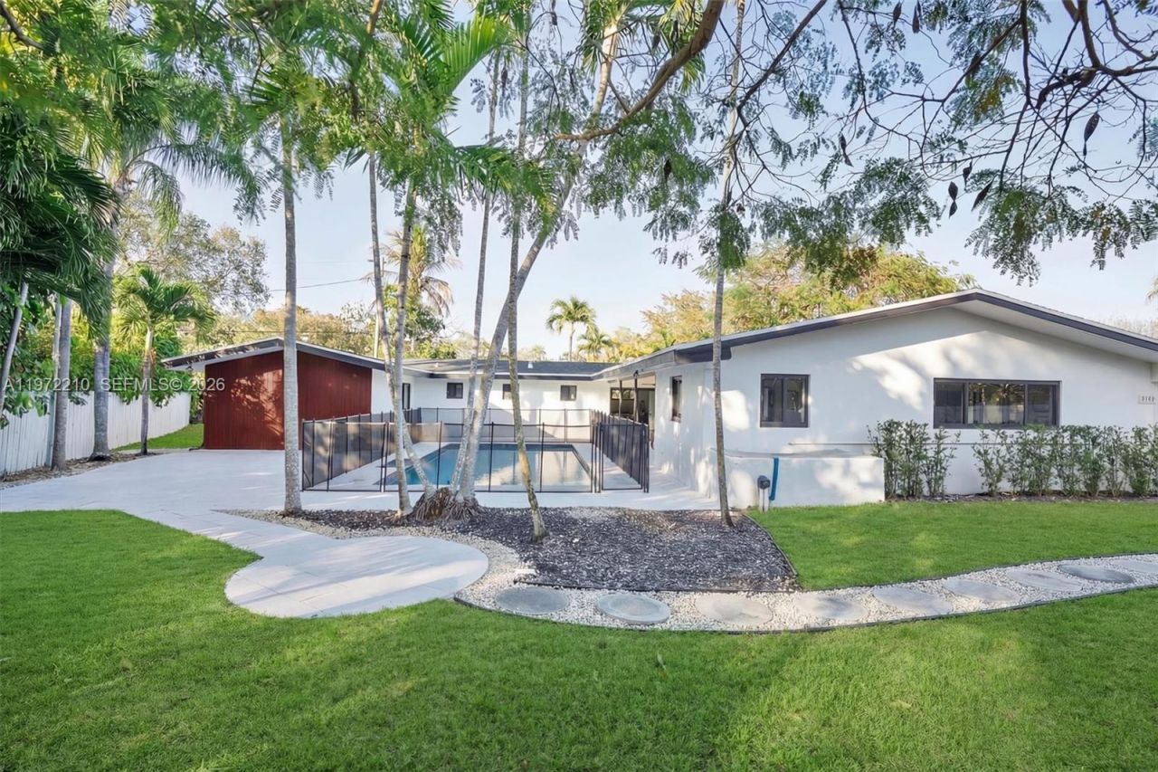 8201 SW 151st St, Palmetto Bay, FL 33158 Photo