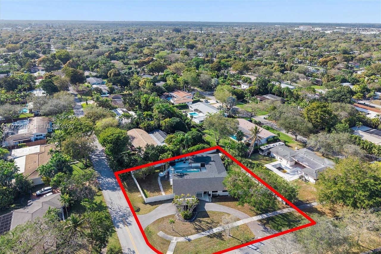 8201 SW 151st St , Palmetto Bay, FL 33158 Photo