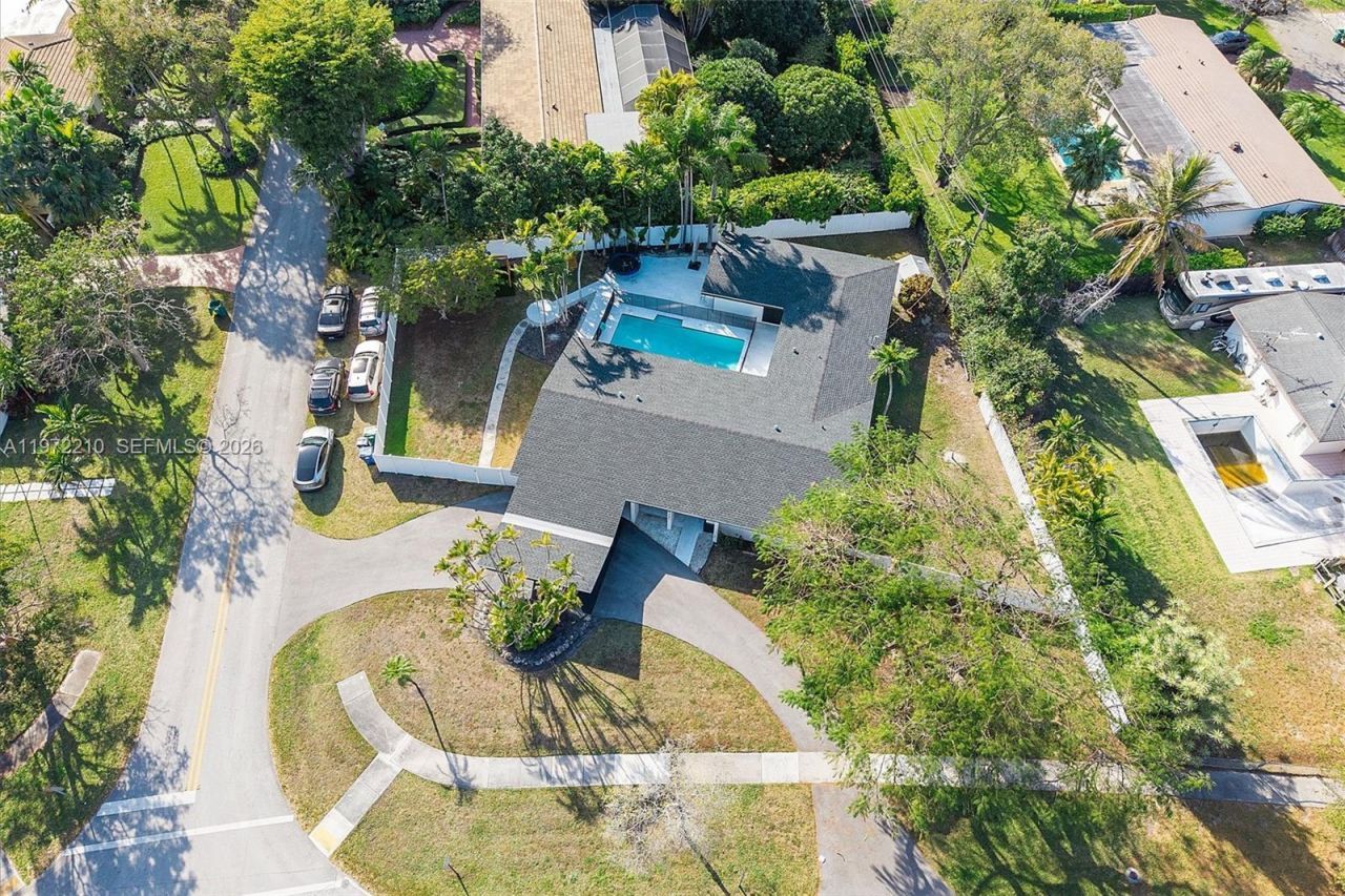 8201 SW 151st St , Palmetto Bay, FL 33158 Photo