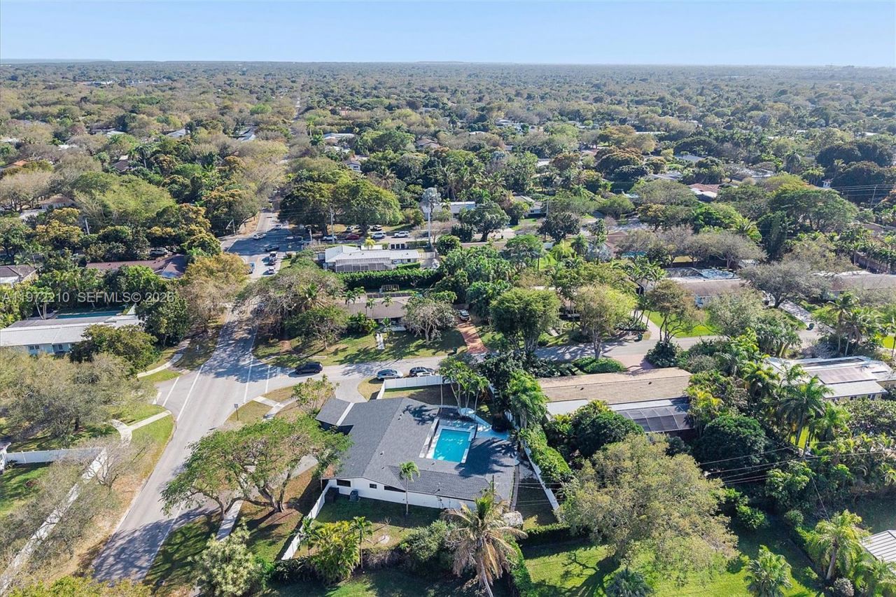 8201 SW 151st St, Palmetto Bay, FL 33158 Photo