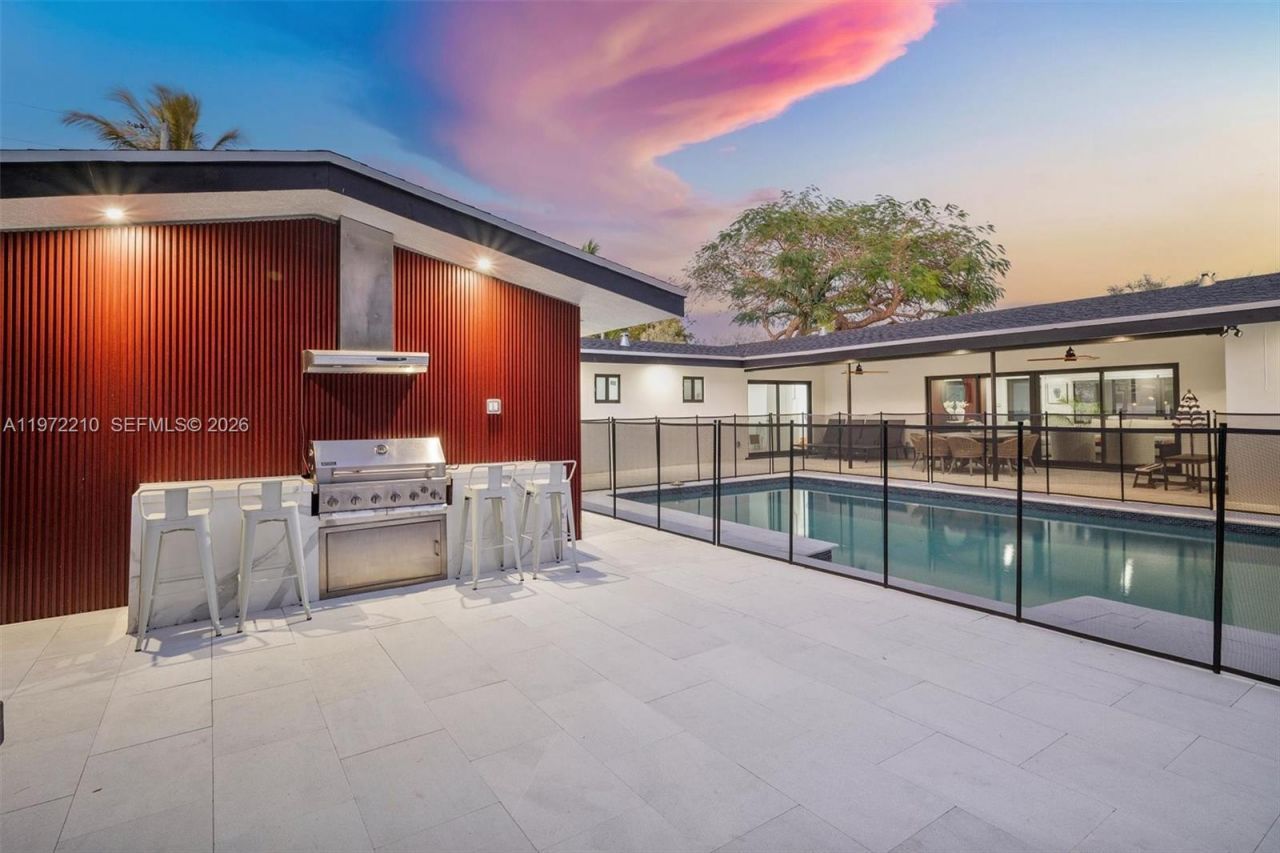 8201 SW 151st St , Palmetto Bay, FL 33158 Photo