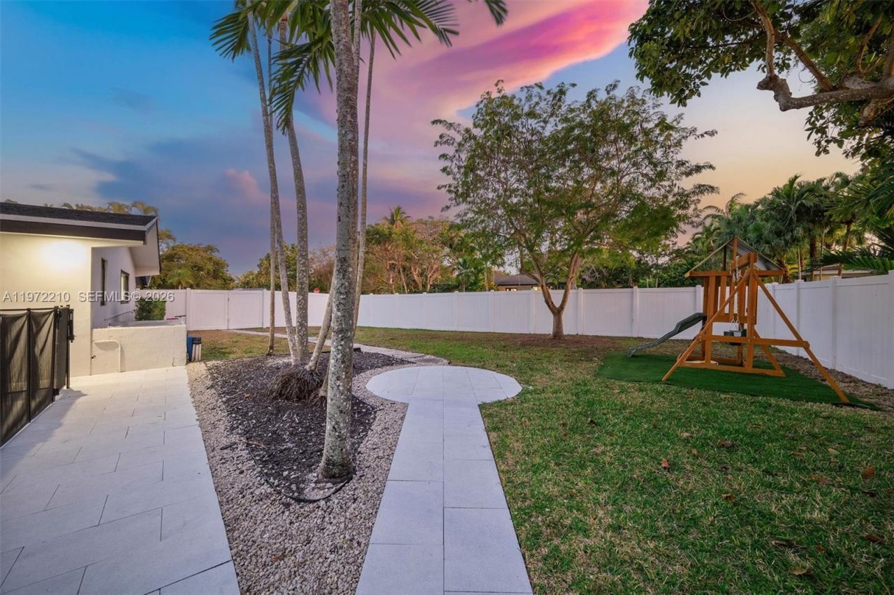 8201 SW 151st St , Palmetto Bay, FL 33158 Photo