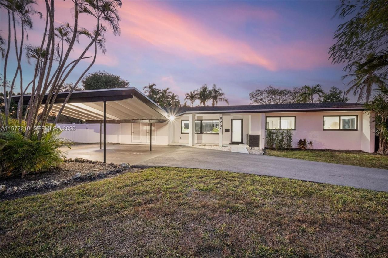 8201 SW 151st St , Palmetto Bay, FL 33158 Photo