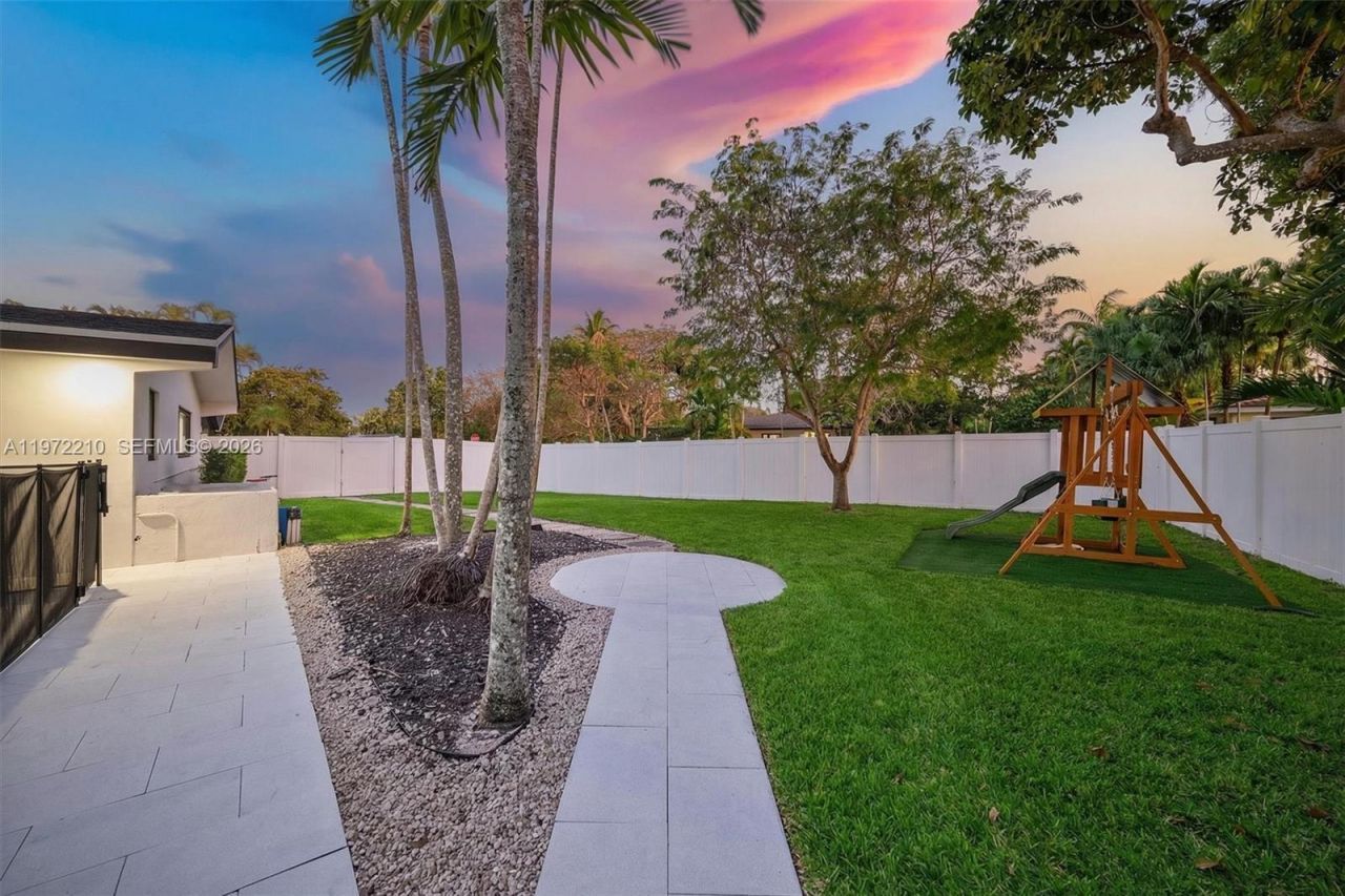 8201 SW 151st St, Palmetto Bay, FL 33158 Photo