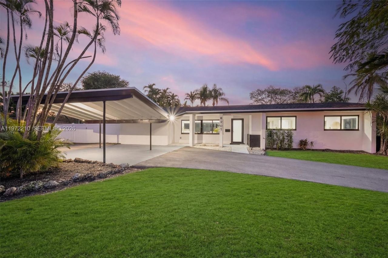 8201 SW 151st St, Palmetto Bay, FL 33158 Photo