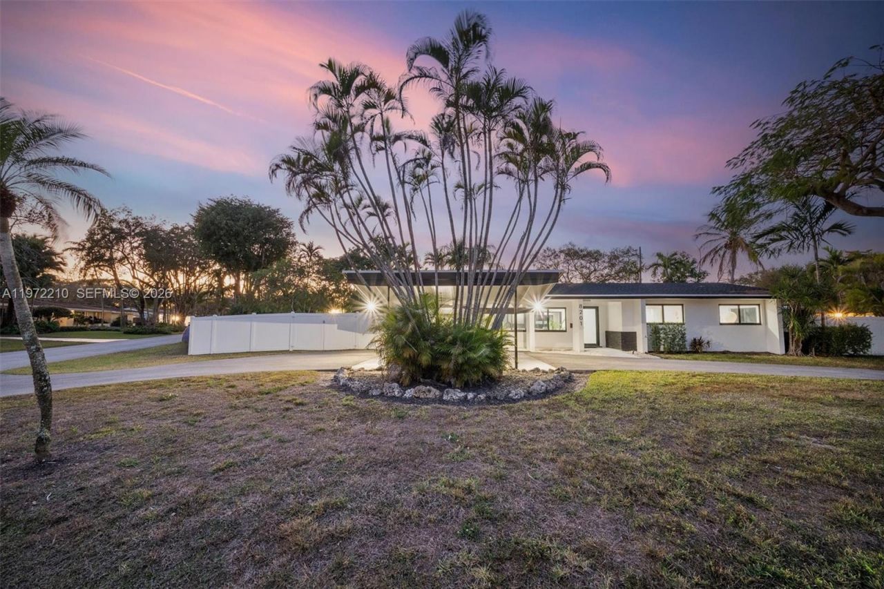 8201 SW 151st St , Palmetto Bay, FL 33158 Photo