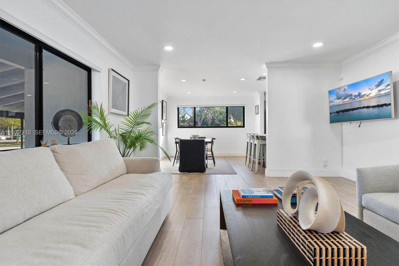 8201 SW 151st St , Palmetto Bay, FL 33158 Photo