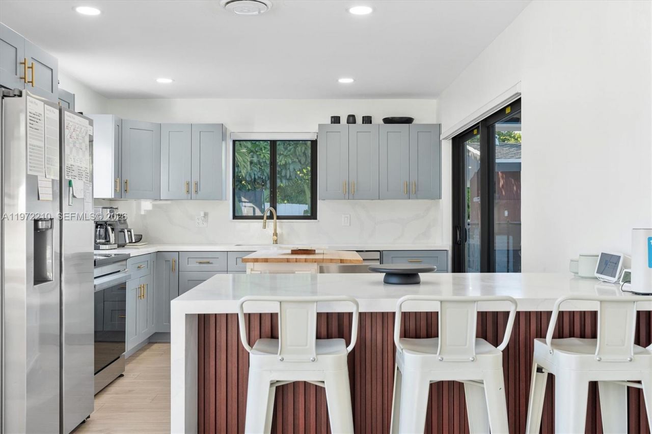 8201 SW 151st St, Palmetto Bay, FL 33158 Photo