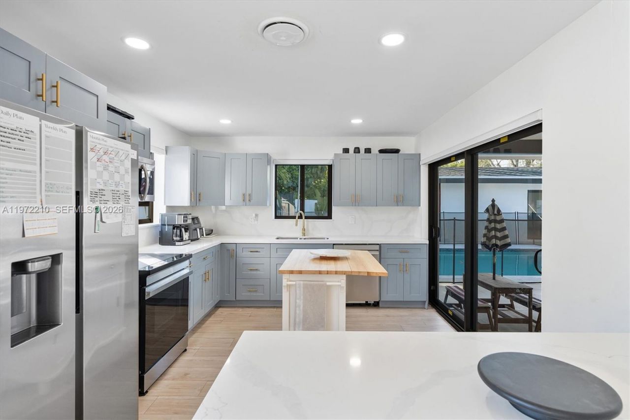 8201 SW 151st St , Palmetto Bay, FL 33158 Photo