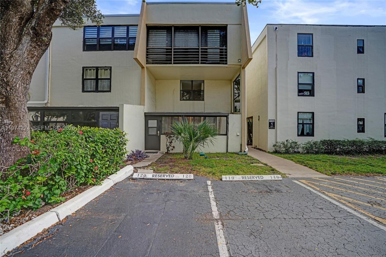 20291 NE 30th Ave , Unit 112, Aventura, FL 33180 Photo