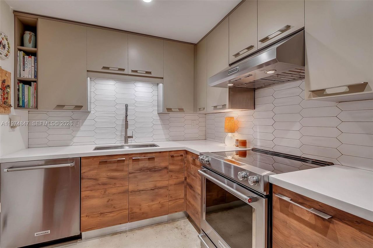 625 Biltmore Way, Unit 102, Coral Gables, FL 33134 Photo