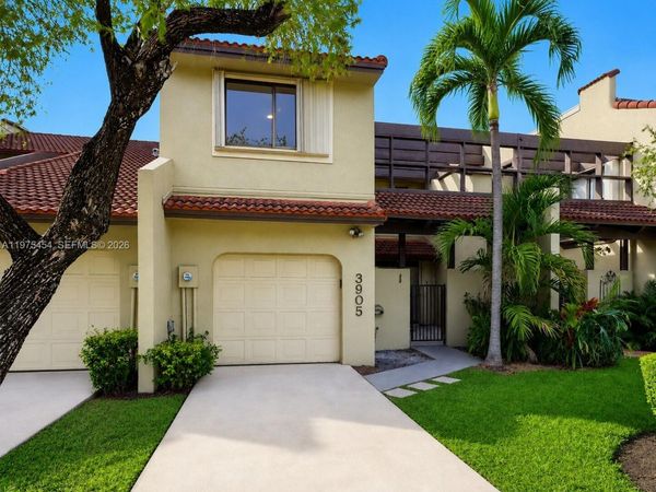 3905 Adra Ave, Unit J-46B, Doral, FL 33178
