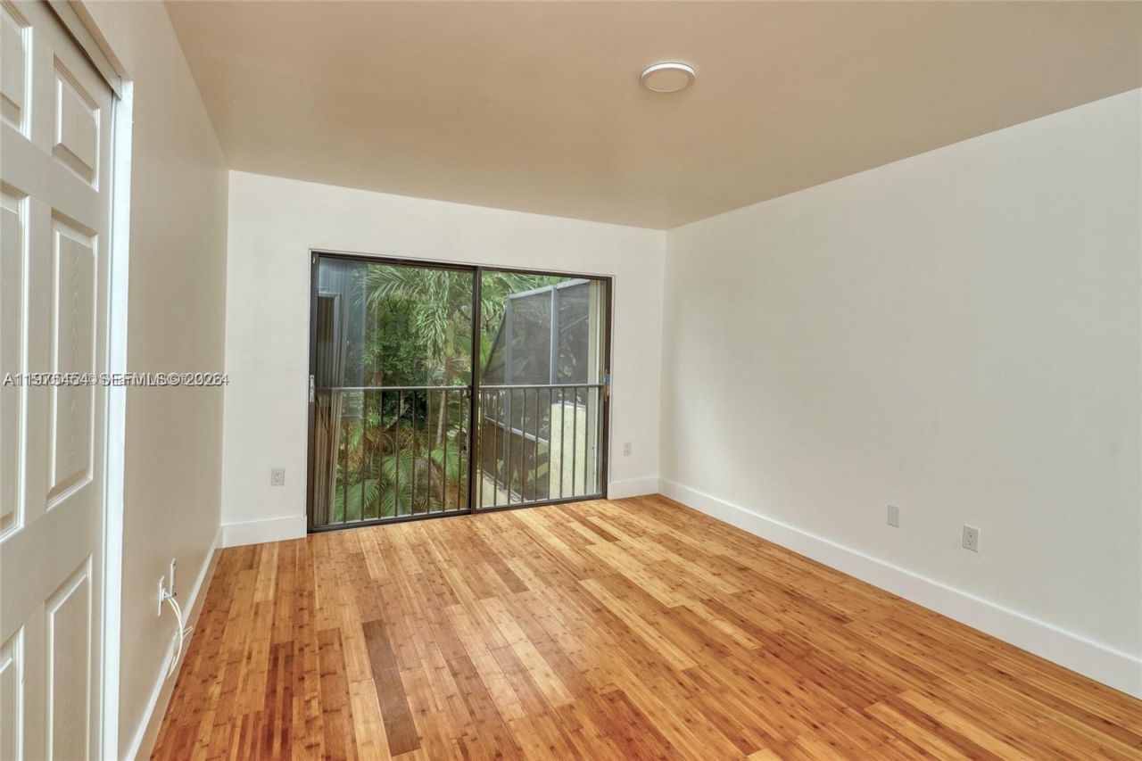 3905 Adra Ave, Unit J-46B, Doral, FL 33178 Photo