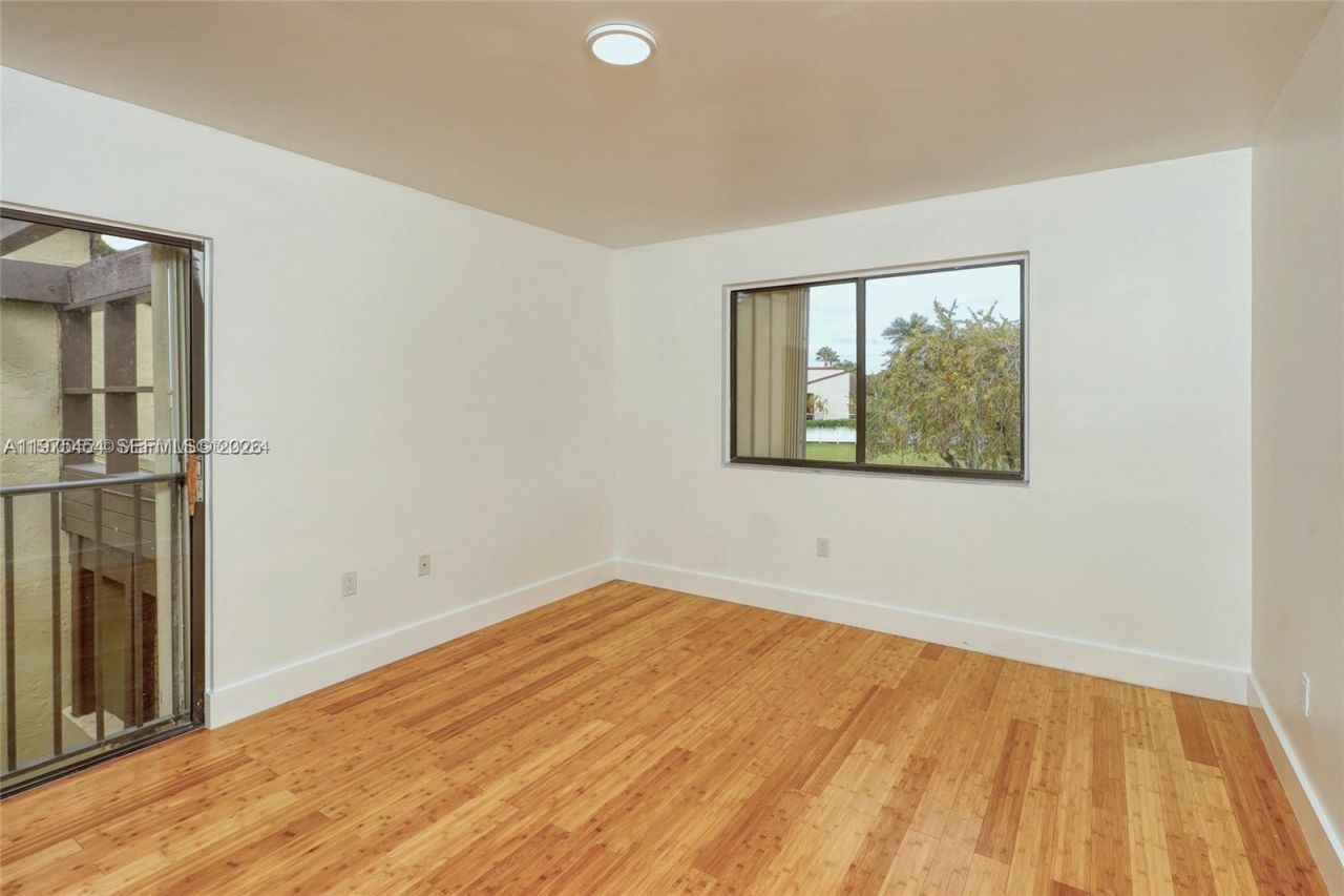 3905 Adra Ave, Unit J-46B, Doral, FL 33178 Photo