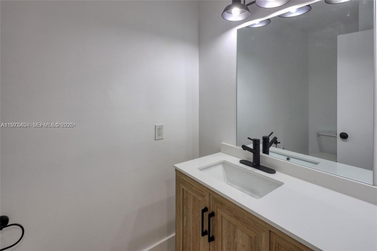 3905 Adra Ave, Unit J-46B, Doral, FL 33178 Photo