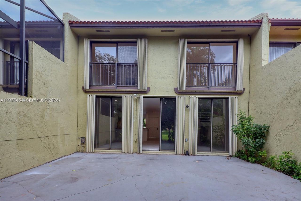 3905 Adra Ave, Unit J-46B, Doral, FL 33178 Photo