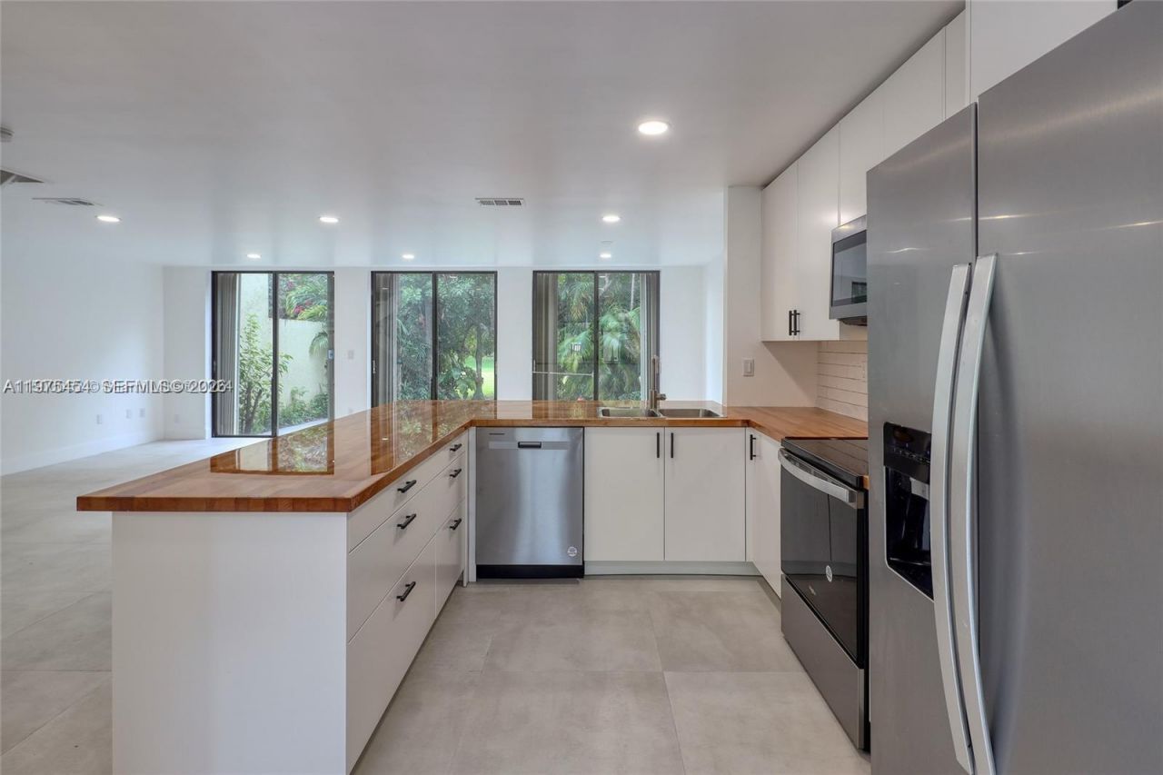 3905 Adra Ave , Unit J-46B, Doral, FL 33178 Photo