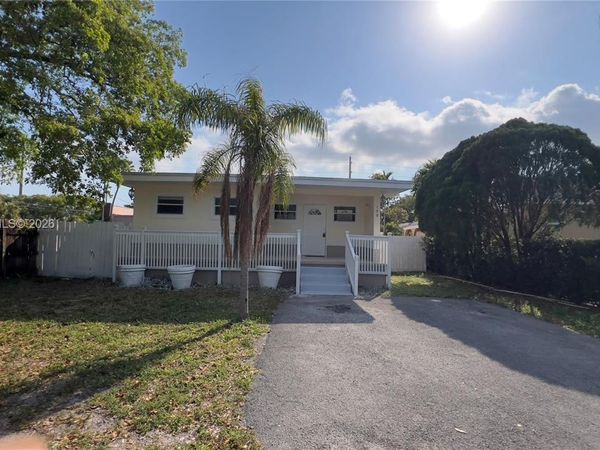 109 SW 1st Ave, Hallandale Beach, FL 33009