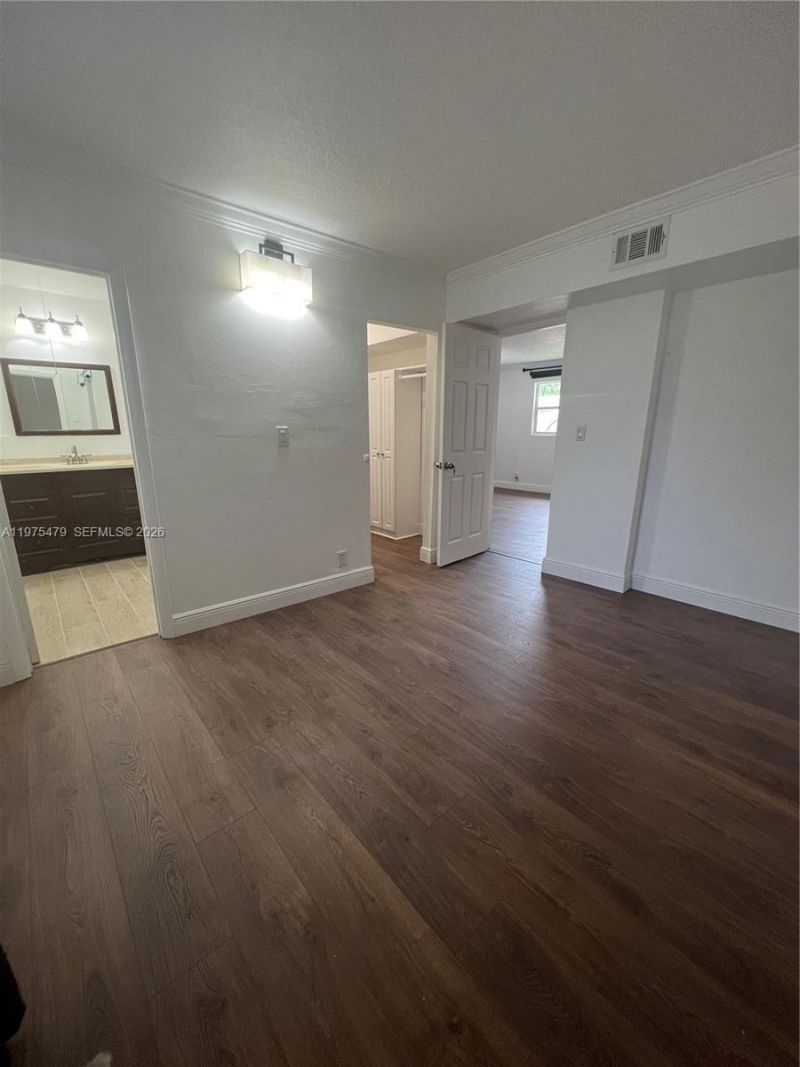 109 SW 1st Ave, Hallandale Beach, FL 33009 Photo