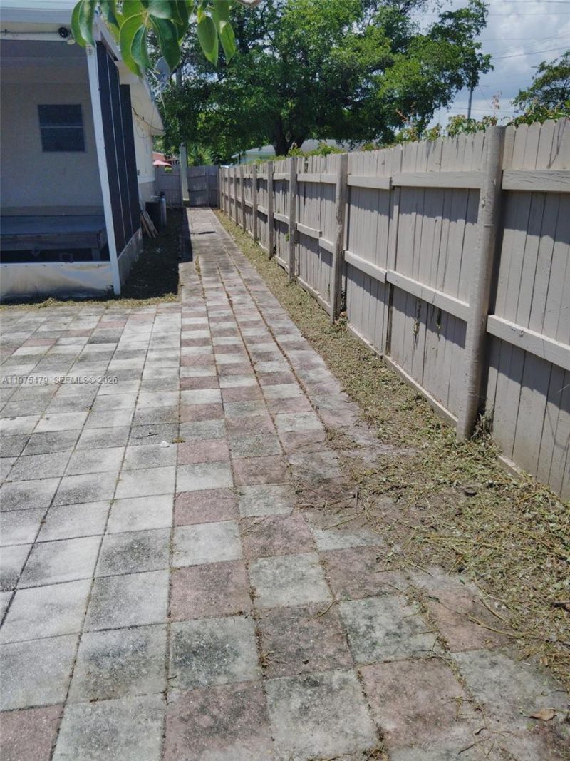 109 SW 1st Ave, Hallandale Beach, FL 33009 Photo